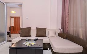Top Center The Coffee House One Bedroom Apartment